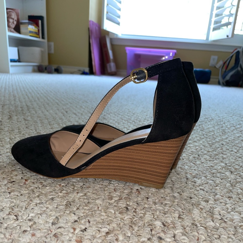 Black closed toe wedges
